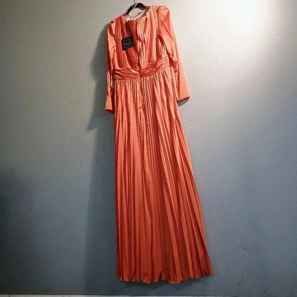 Ieena Macduggal Pleated Long Sleeve Satin V Neck Gown Size 10 NWT - Picture 5 of 16